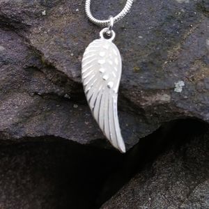 Silver diamond cut Angel wing and chain